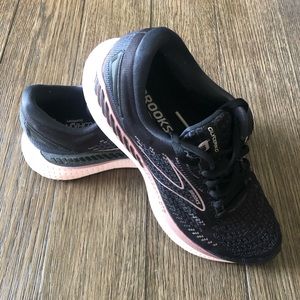 Women’s Brooks Glycerin 19 GTS running shoe size 8